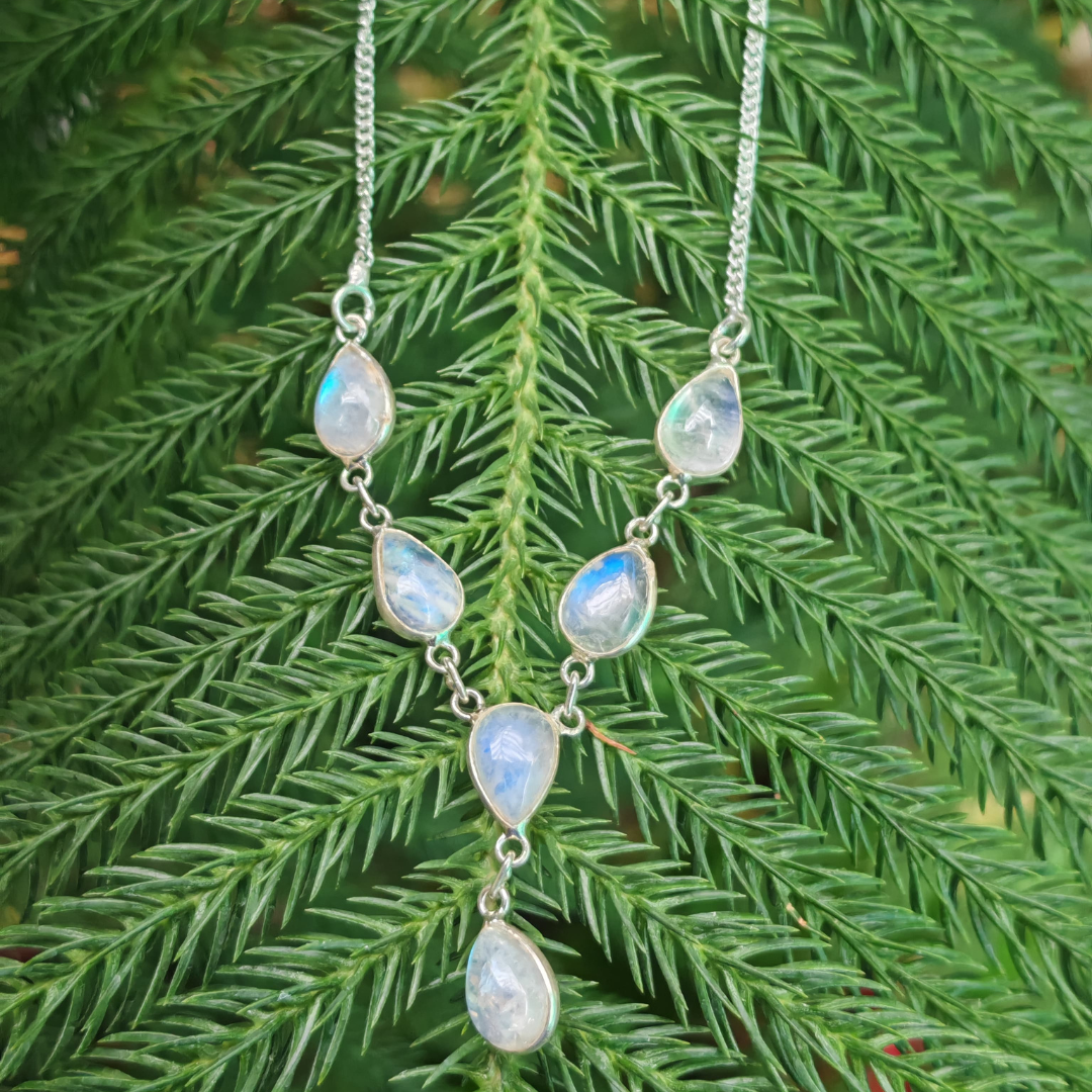 Rainbow Moonstone Silver Teardrop Necklace – Intuition • Feminine Energy • New Beginnings
