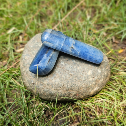 Blue Kyanite Tumble For Self-Expression - 1 pcs - Dr. Neeti Kaushik's Shop