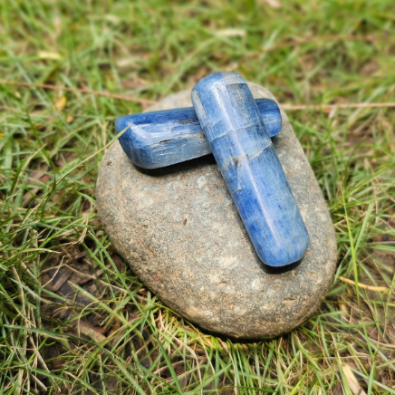 Blue Kyanite Tumble For Self-Expression - 1 pcs - Dr. Neeti Kaushik's Shop