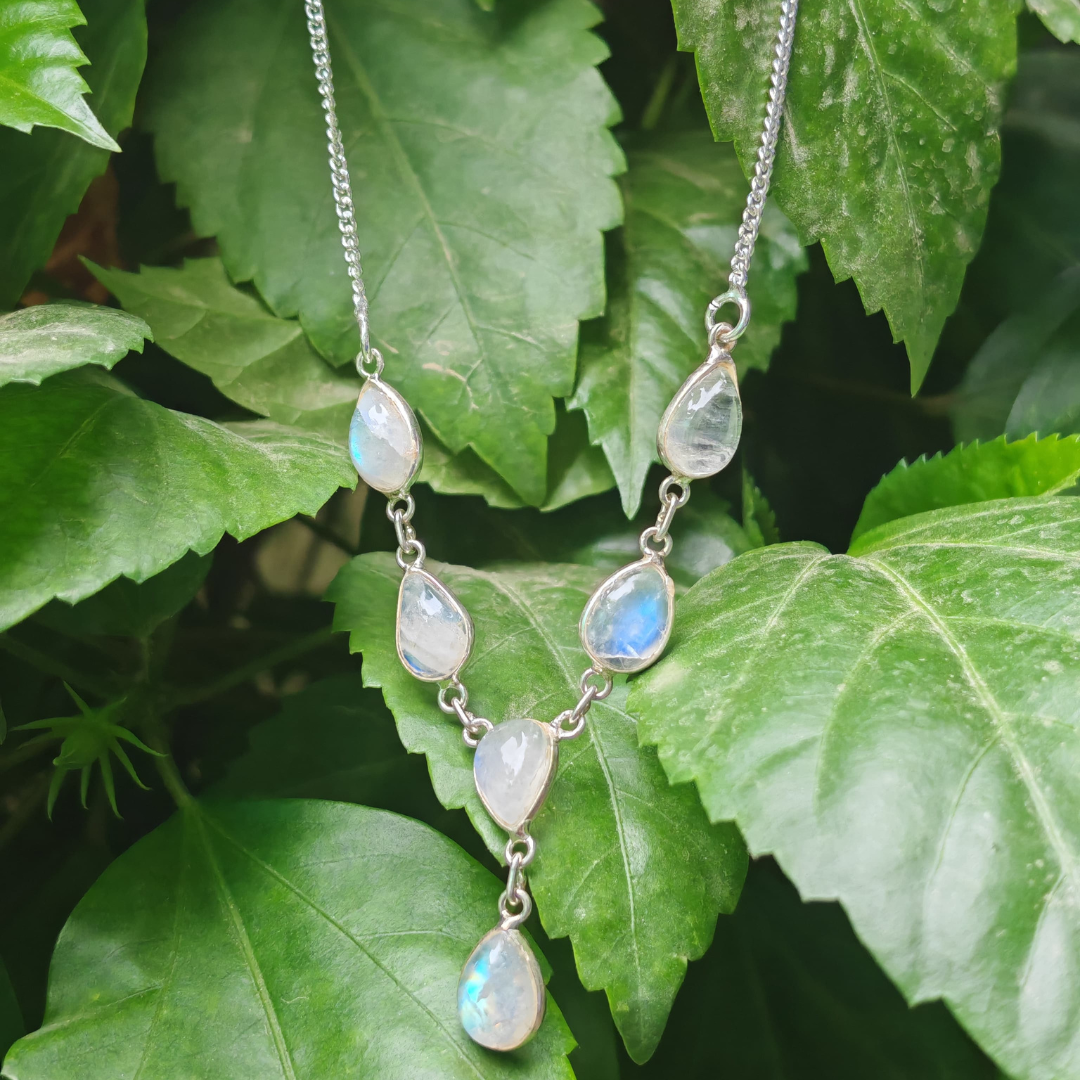 Rainbow Moonstone Silver Teardrop Necklace – Intuition • Feminine Energy • New Beginnings