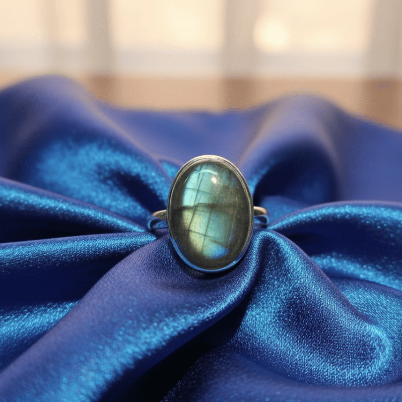 Healing Labradorite ring for positivity and aura cleansing