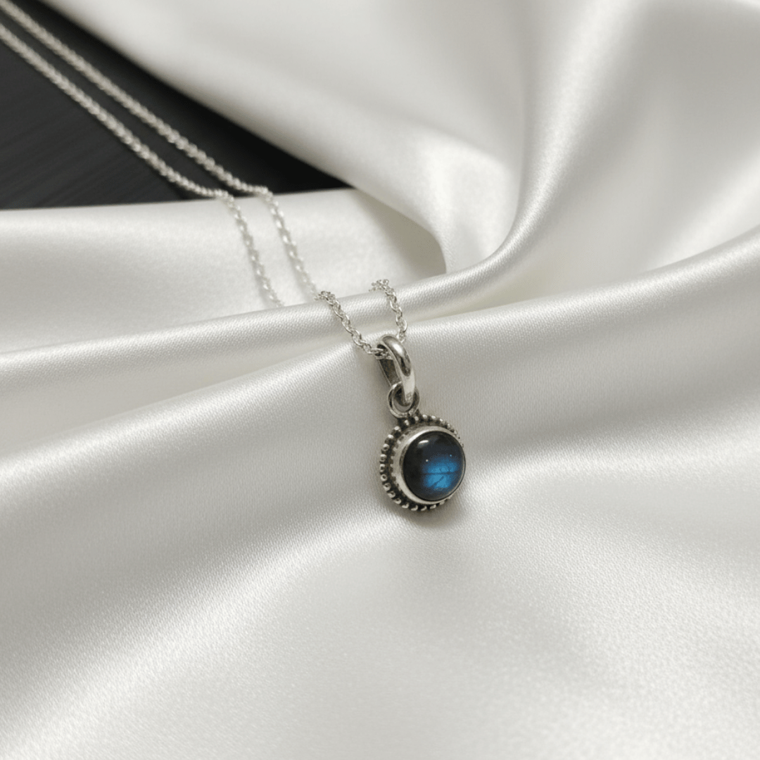 Labradorite pendant for intuition, psychic protection and transformation