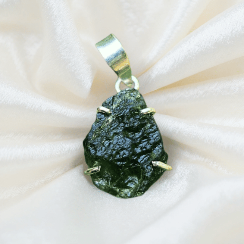Moldavite Pendant – Transformation, Spiritual Awakening & Cosmic Energy