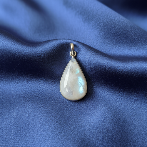Moonstone 925 sterling silver pendant for intuition and femininity