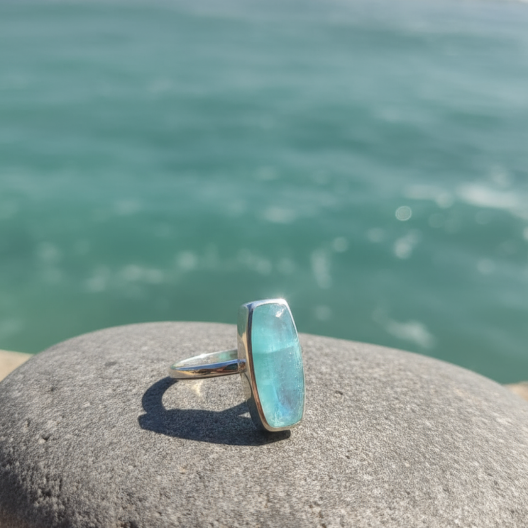 Aquamarine 925 Sterling Silver Ring - Calmness • Courage • Clear Communication