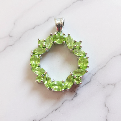 Sterling Silver Peridot Wreath Pendant – Fresh Energy, Luck & Clarity in One Elegant Piece
