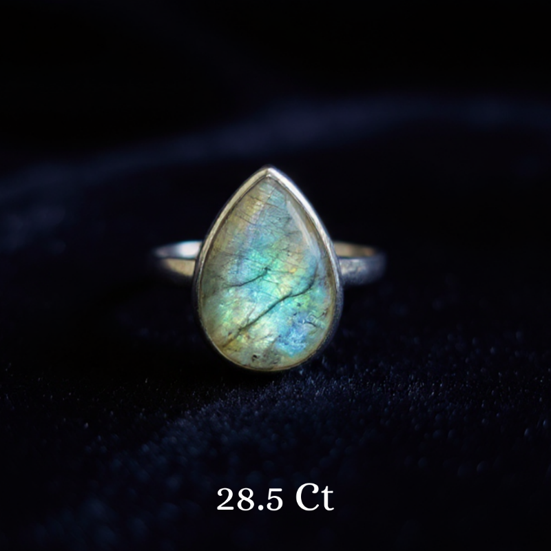 Labradorite Ring – Intuition, Protection & Transformation