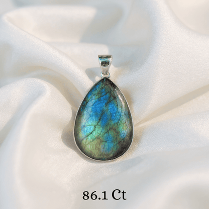 Labradorite pendant for intuition and protection