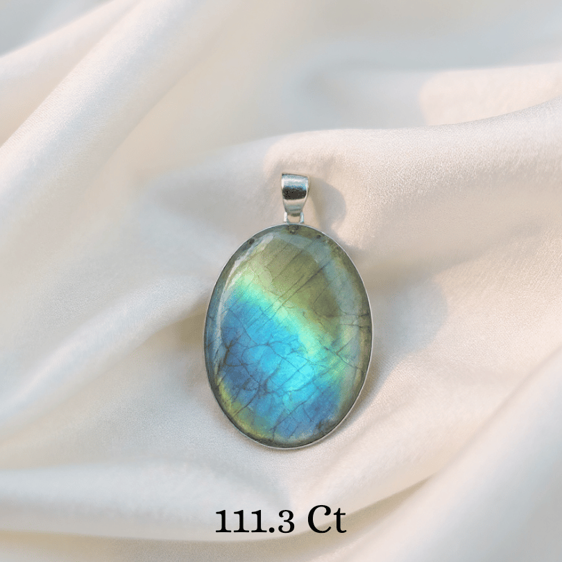 Labradorite pendant for intuition and protection
