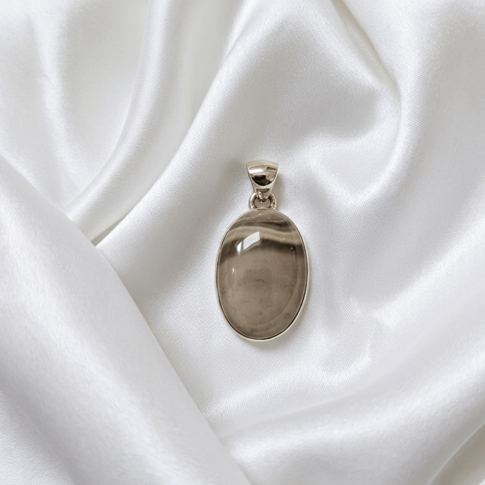 चकमक पत्थर 925 स्टर्लिंग सिल्वर पेंडेंट - सुरक्षा और शक्ति का प्राचीन पत्थर