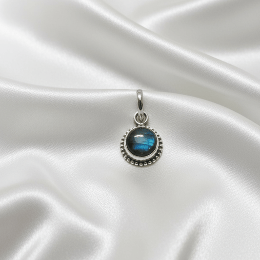 Labradorite pendant for intuition, psychic protection and transformation