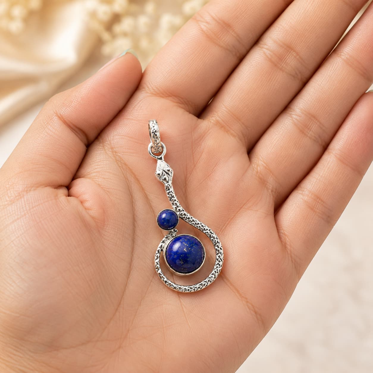 lapis lazuli pendant for healing, inner peace and spiritual growth