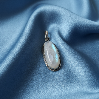 Moonstone 925 sterling silver pendant for intuition and femininity